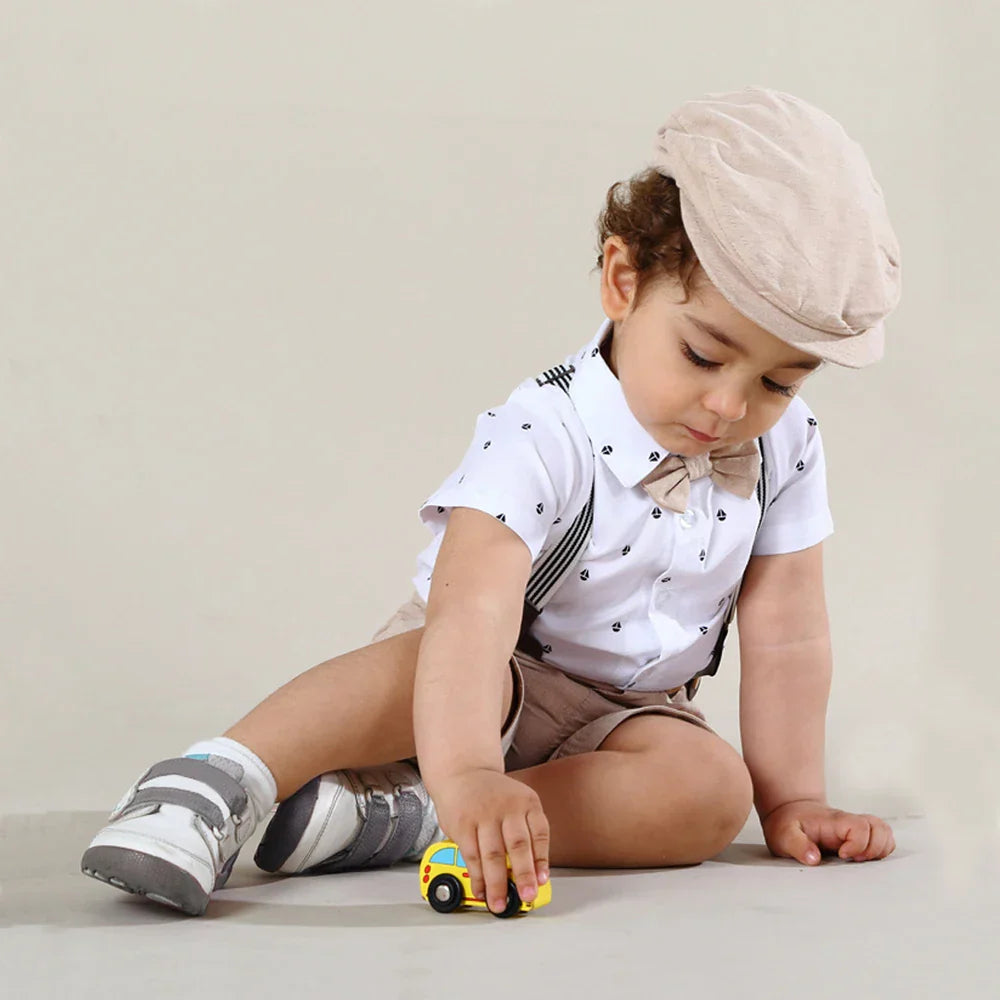 Kit Roupinha Social Bebê Menino Verão – Camisa, Suspensório, Shorts e Boina