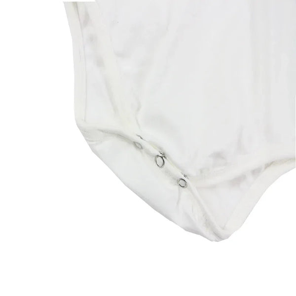 Conjunto Bebê com Jardineira, Body Camisa, Boné e Sapatinho