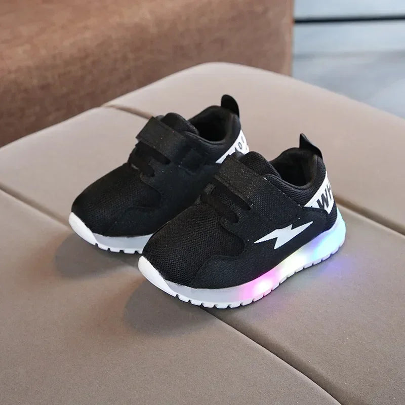 Tênis Infantil com Luz de LED – Branco com Fechamento em Velcro