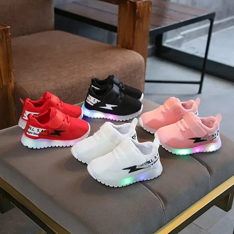 Tênis Infantil com Luz de LED – Branco com Fechamento em Velcro