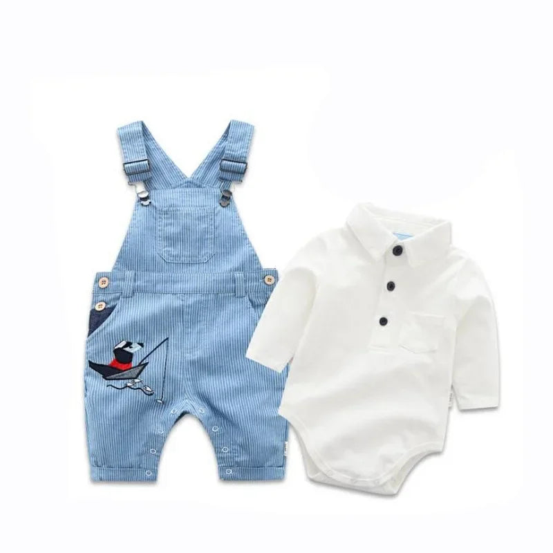 Conjunto Bebê com Jardineira, Body Camisa, Boné e Sapatinho